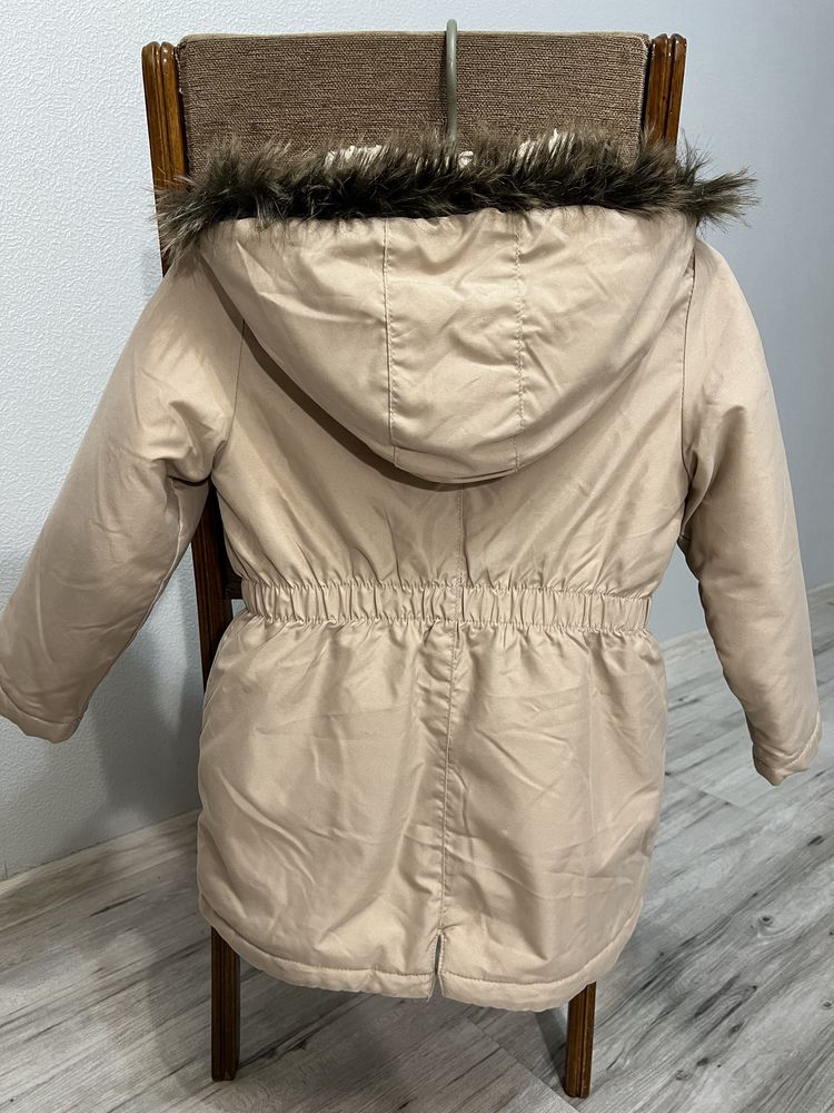 Дитяча куртка для дівчинки LC Waikiki 116-122 см