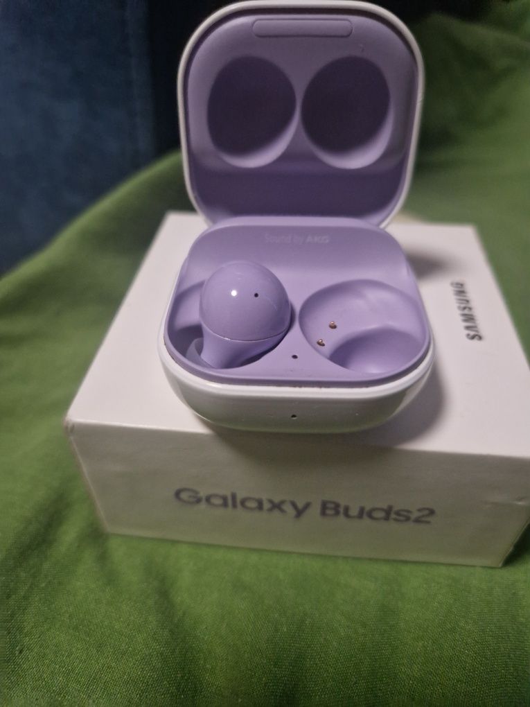 Оригінальні Samsung Galaxy Buds2  (тільки кейс , коробка )