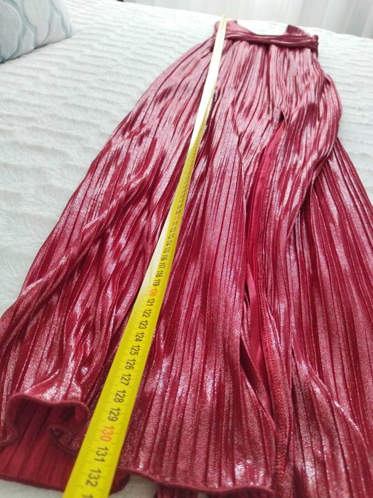NUANCE r. 34 (XS) - Plisowana Długa Sukienka z Połyskiem Bordowa Nowa