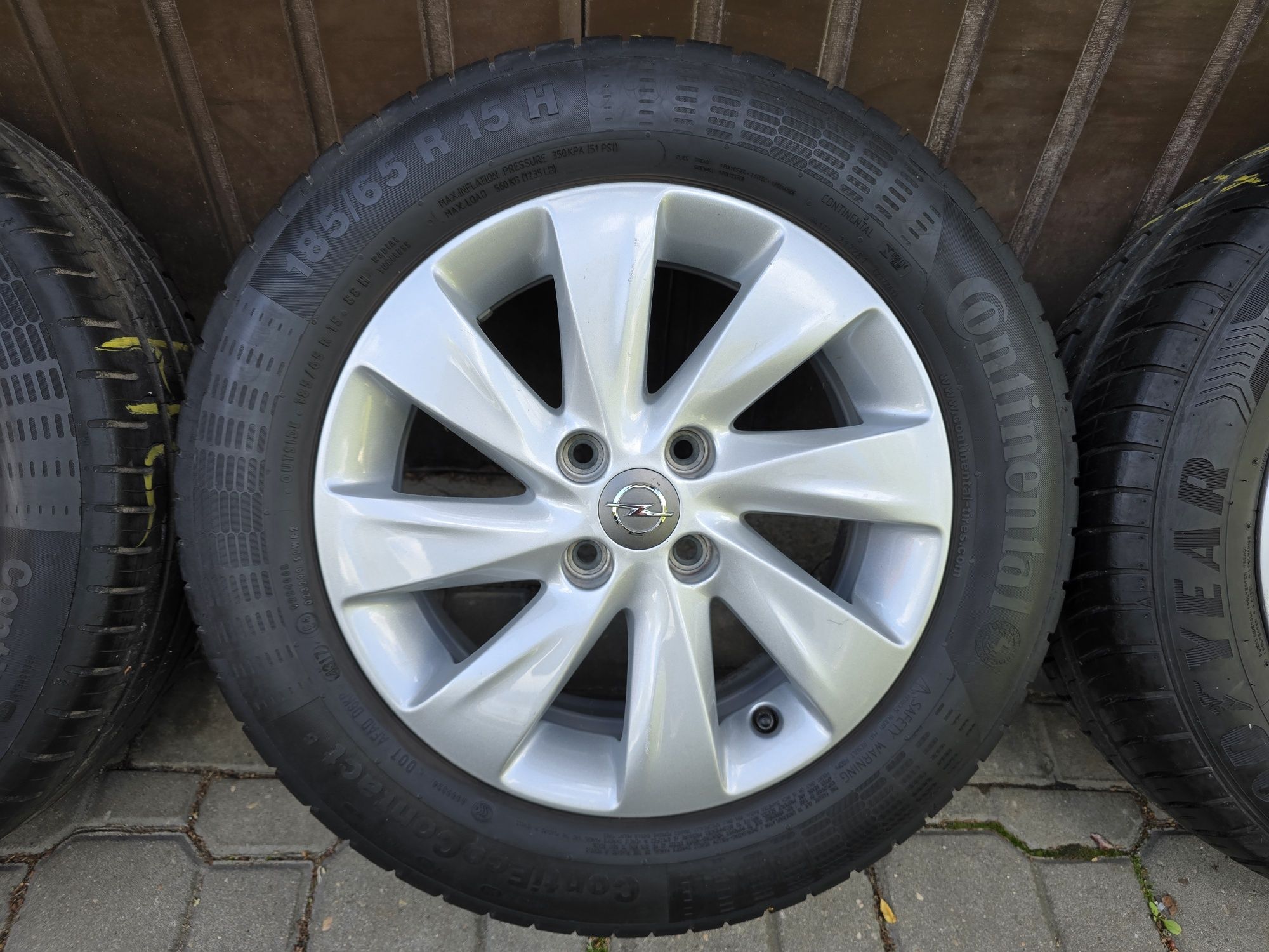 Felgi z oponami 185/65R15 Opel Corsa E D 4x100 Astra H Meriva Combo