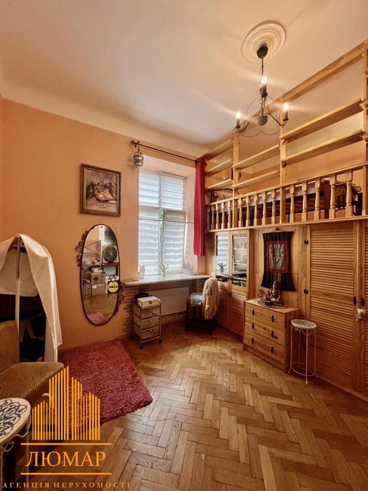 Продам 3-х кім квартиру + приміщення під оренду (25 м.кв.)