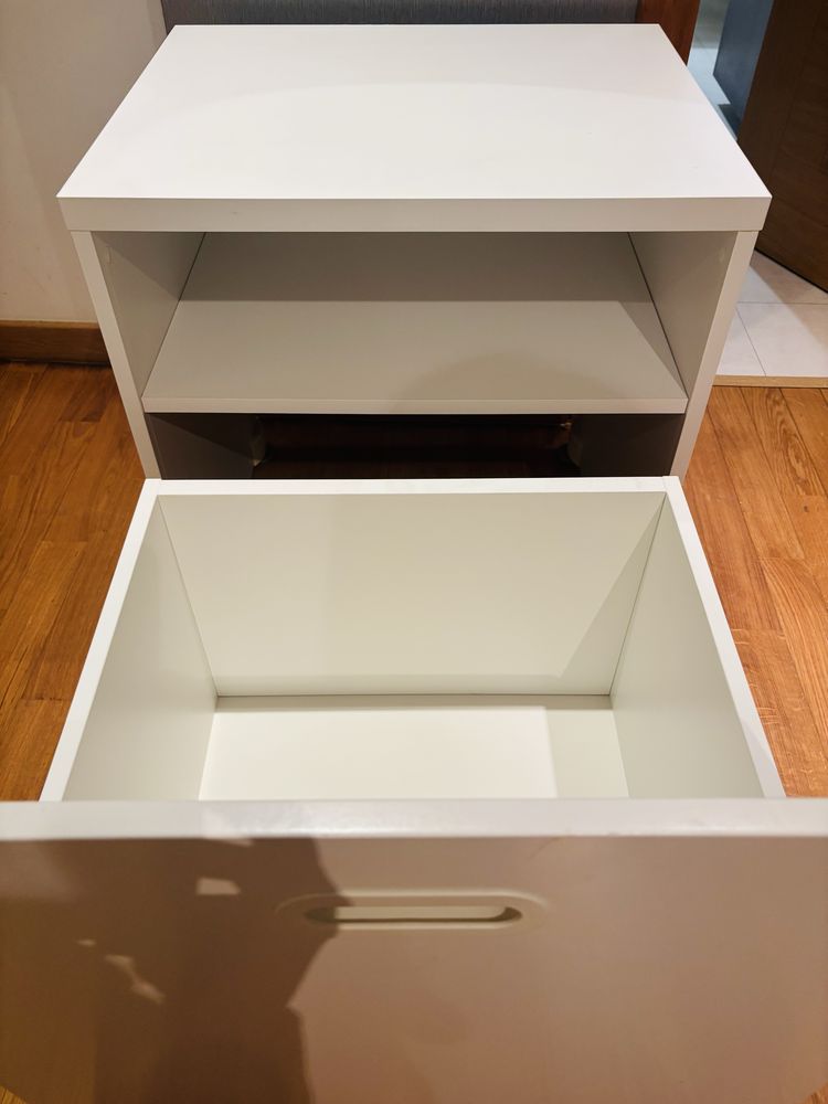 Ikea - Armário / Mesa de Cabeceira