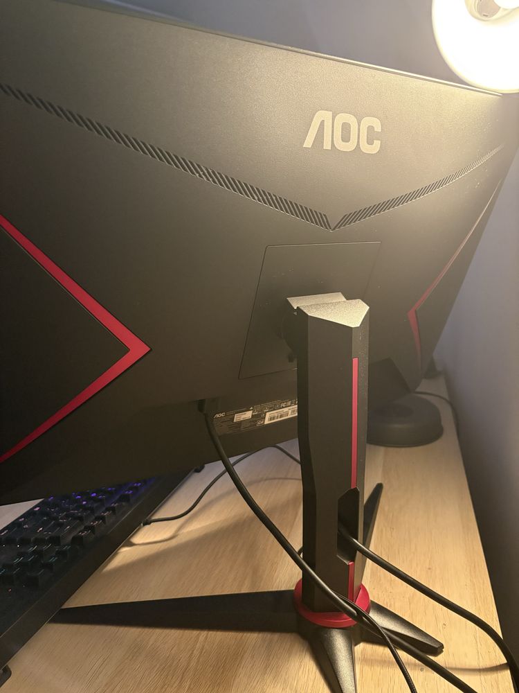 Monitor Gaming Curvo AOC C27G2ZE/BK (27polegadas, 0.5ms, 240hz)