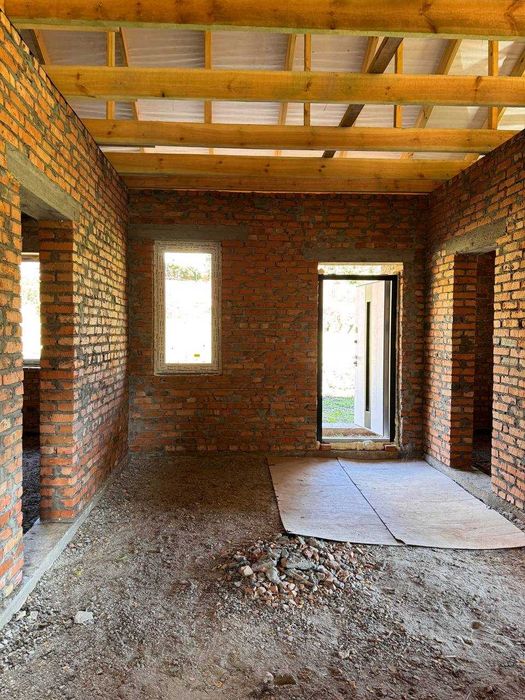 Продаж сучасного будинку поруч з озером. Район (Лезневе)