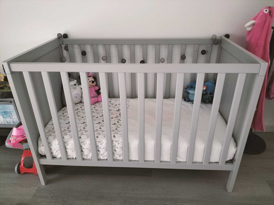 Berço de bébe (IKEA) + Colchão ortopédico (ZIPPY)