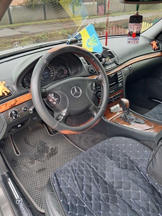 Mercedes-Benz E-Class 2003 W211