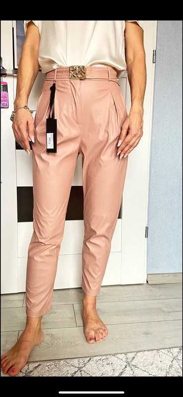 Różowe spodnie z ekoskóry Pinko spodnie z paskiem 38