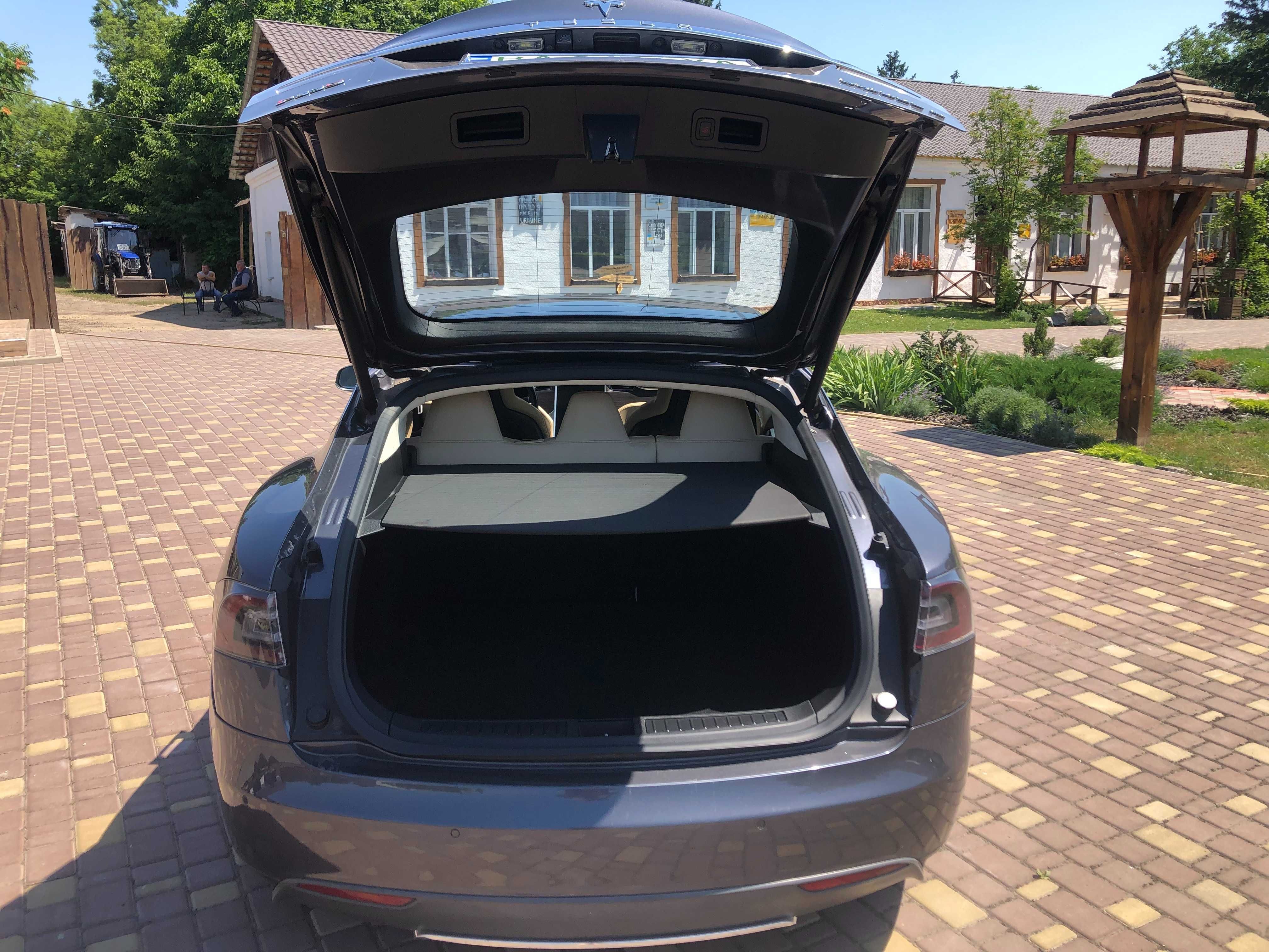 Tesla Model S P85D (700 к.с.)