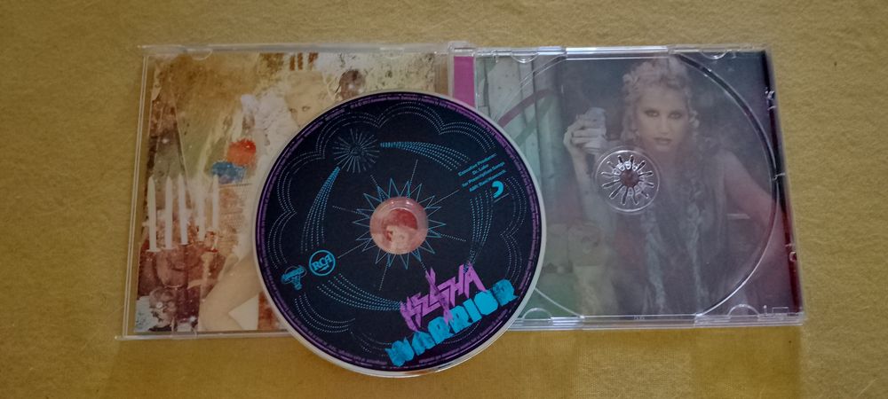Kesha - Warrior - deluxe edition