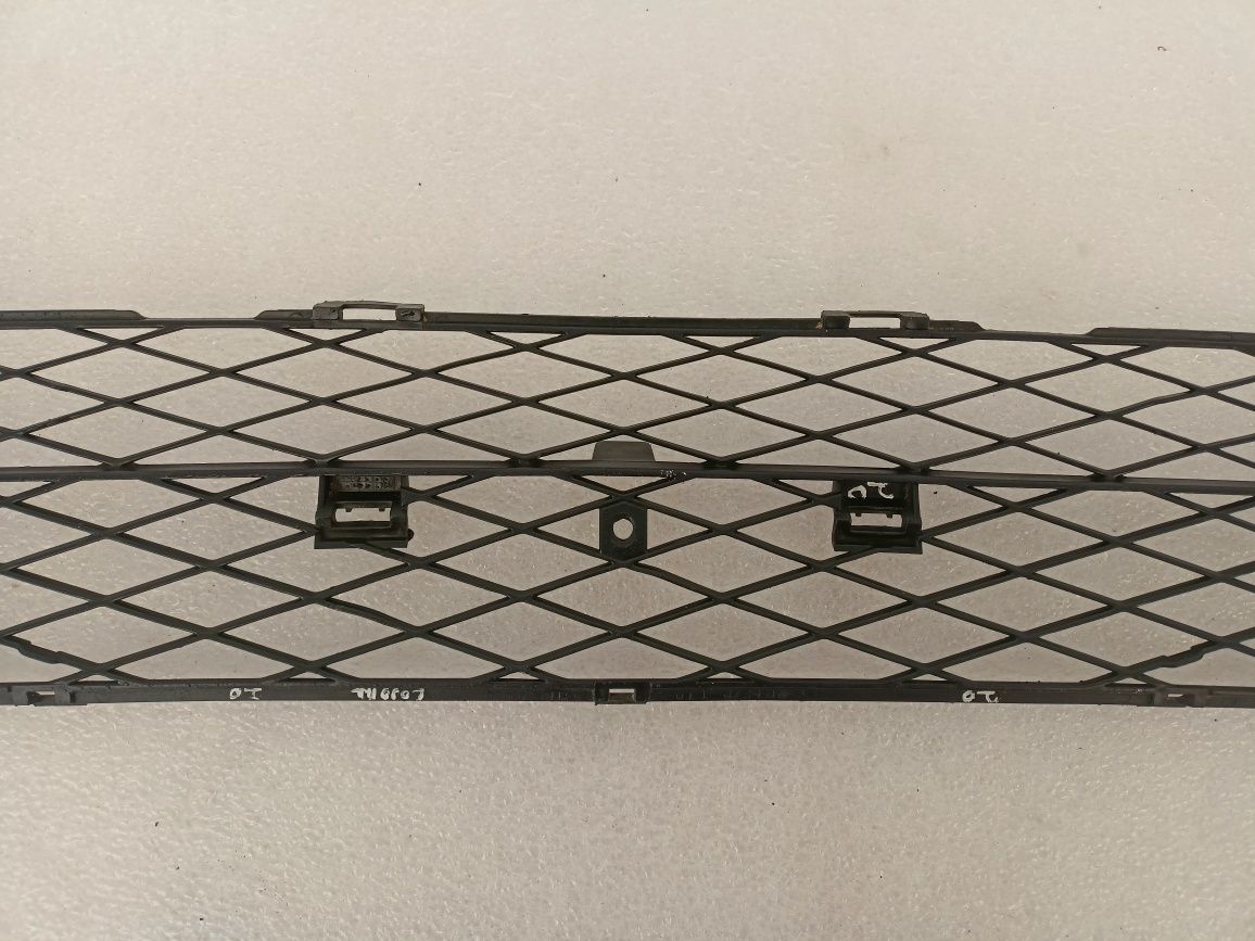 Toyota Corolla E12 02-04 kratka środkowa zderzaka przód dół dolna