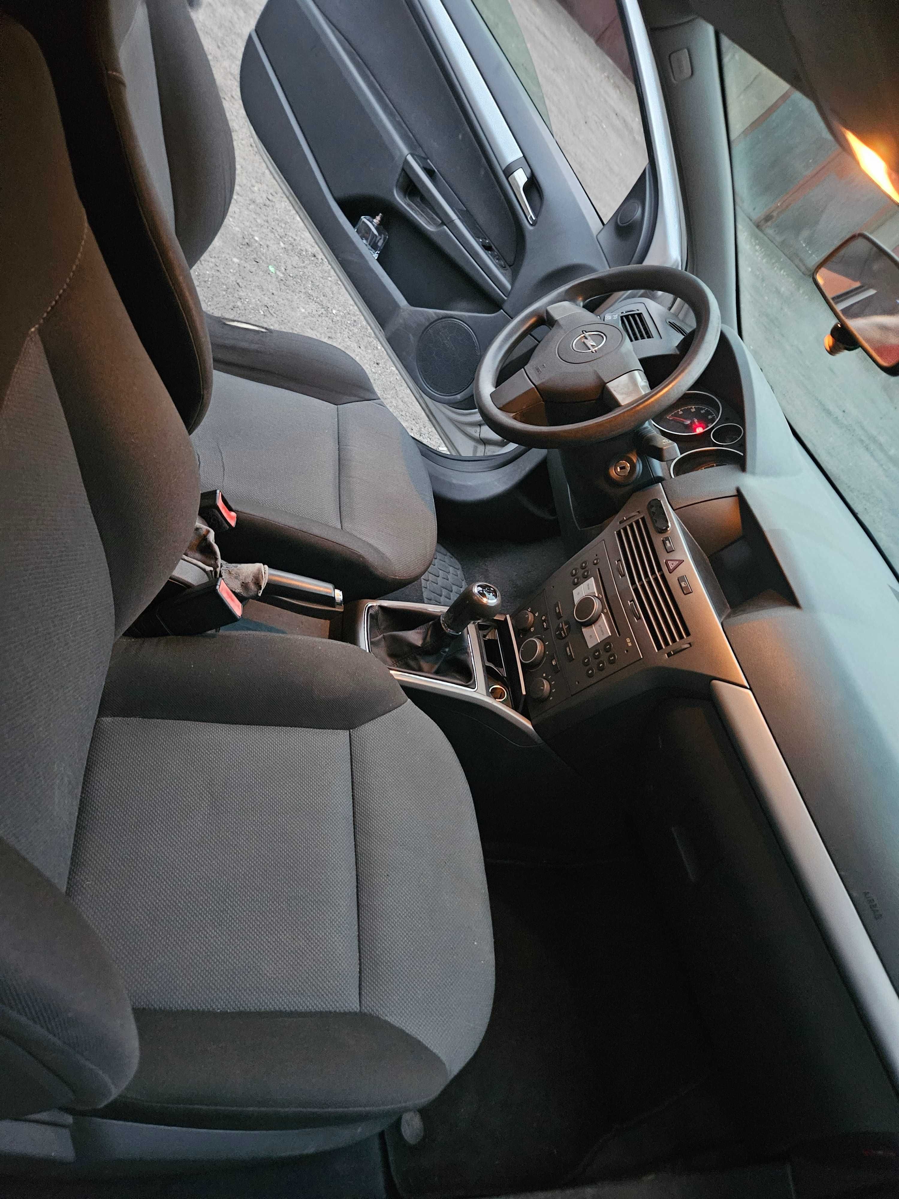 Opel Astra H GTC 1.8 125 KM maly przebieg