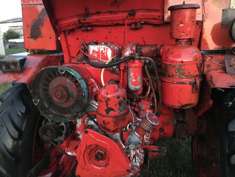Мотор, коропка та інші запчастини на трактор Т -16, Т - 25.