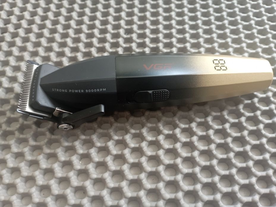 Профессиональная машинка для стрижки VGR-V003