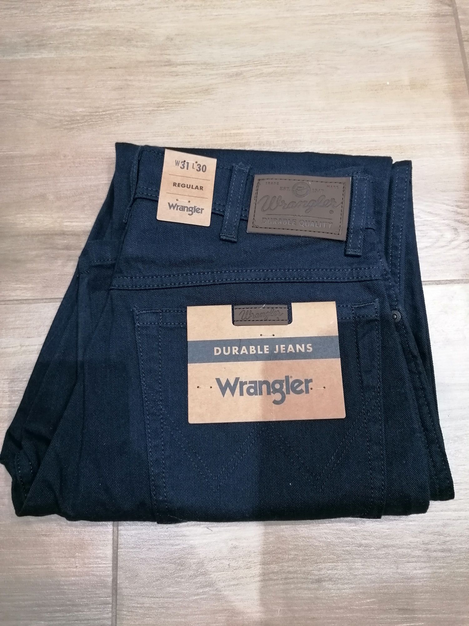 Nowe spodnie Wrangler czarne jeansy W 31 L 30 Regular