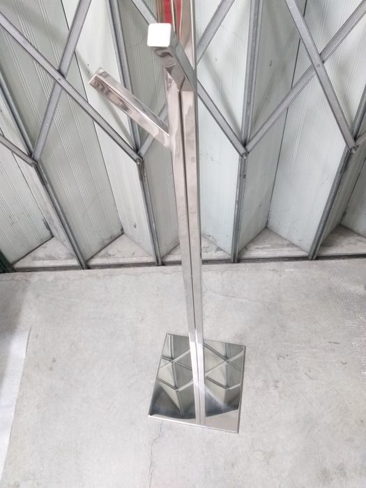 Cabides em inox, ferro e latão