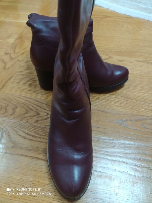 Продам жіночі осінні шкіряні чоботи розмір 37