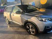 O Peugeot 5008 Blue HDi