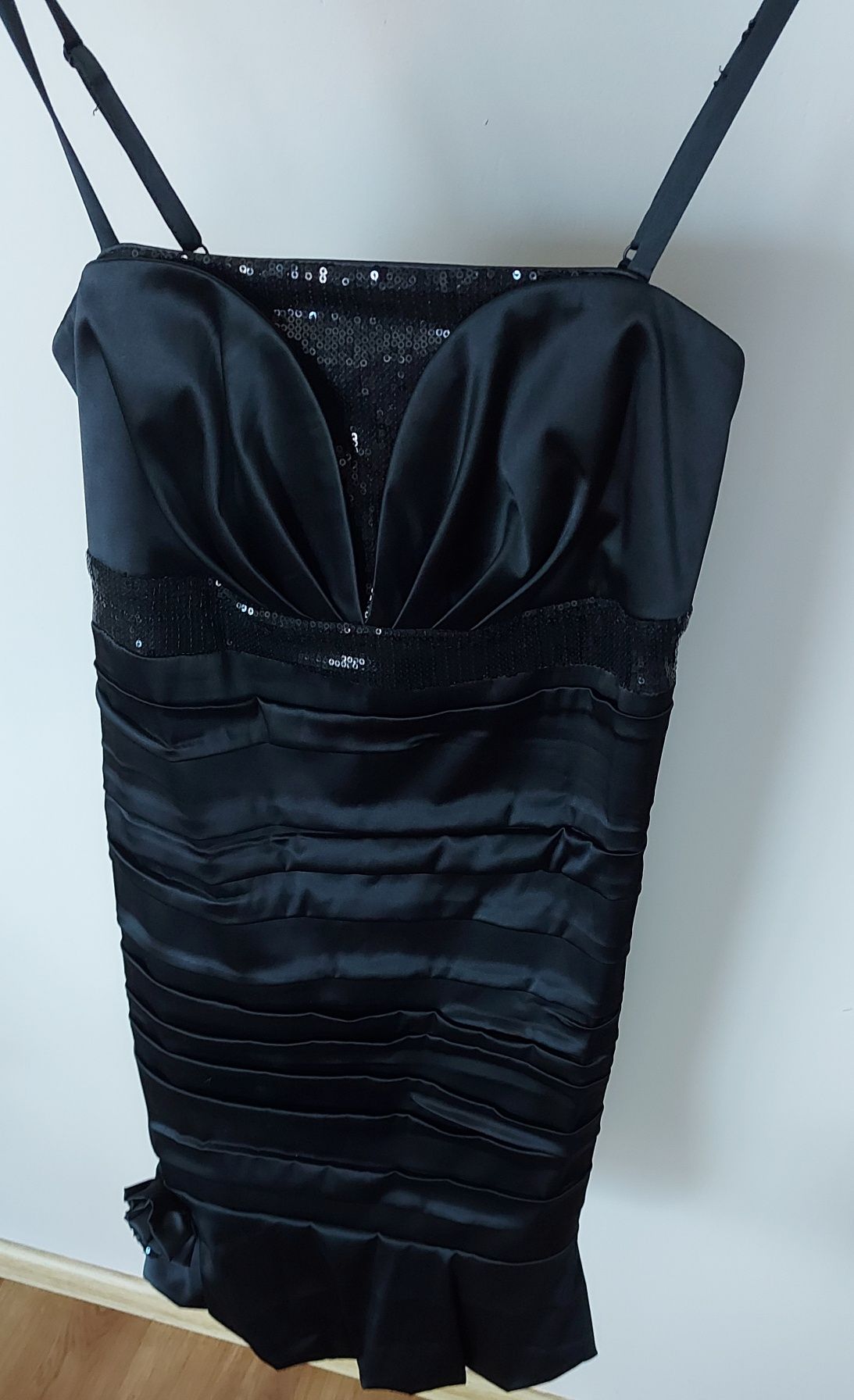Czarna nowa sukienka