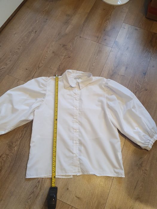 Zestaw ubrań damskich w rozmiarze L. Składy widoczne na zdjęciach.