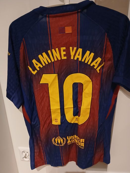 Koszulka fc Barcelony z yamalem na plecach