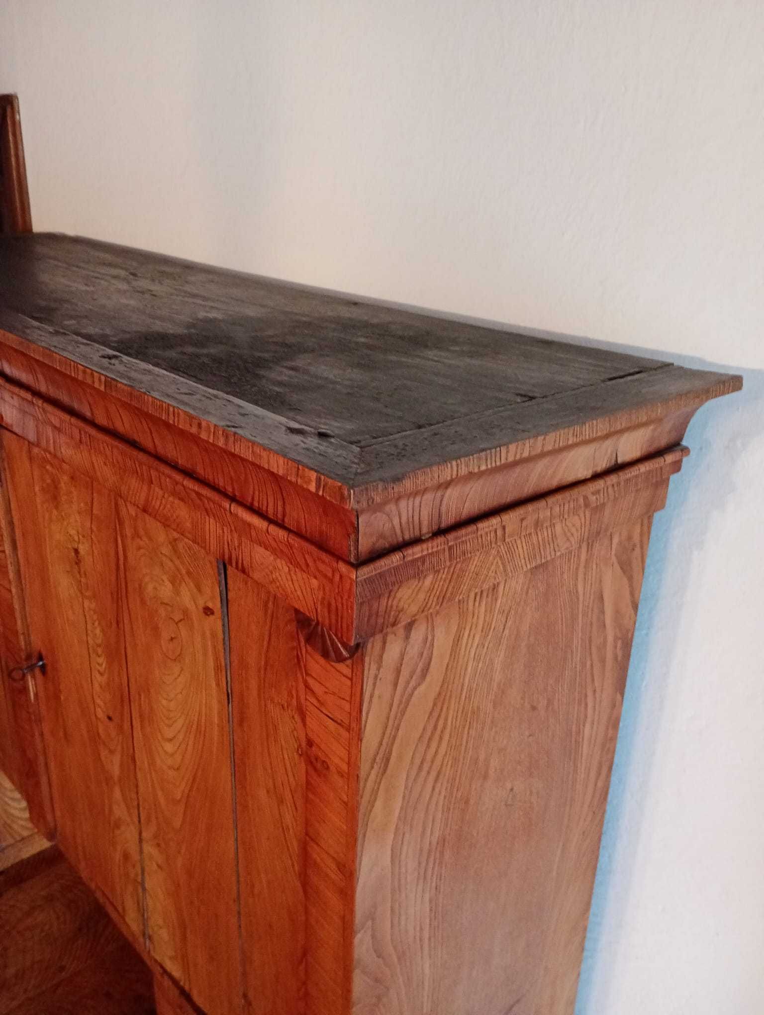 Kredens Biedermeier z XIX wieku