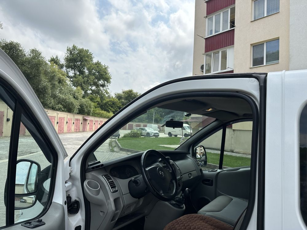 Опель Віваро 2.0TDI