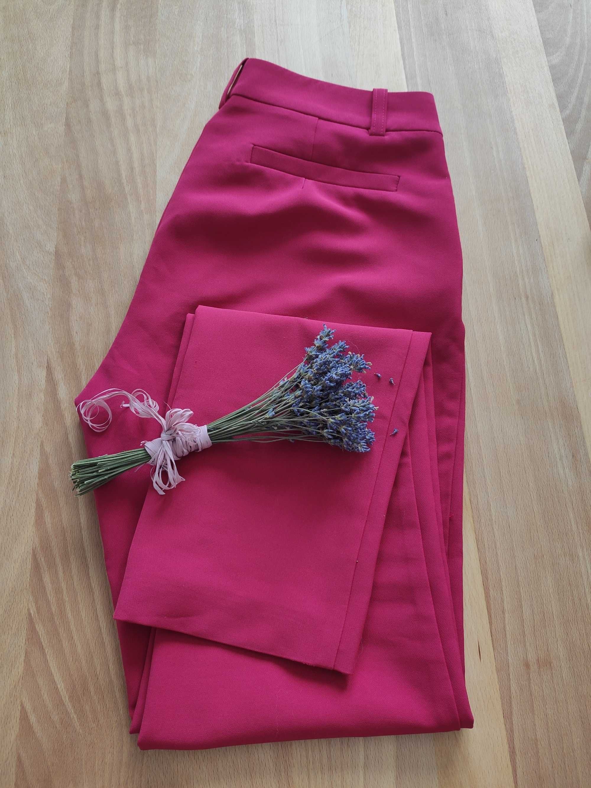 Materiałowe malinowe/różowe spodnie Monnari 36