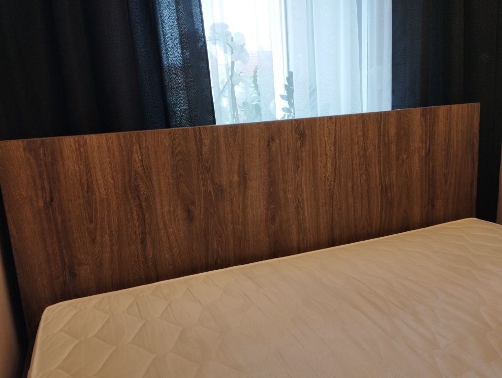 Łóżko ze skrzynią, 160 cm z materacem