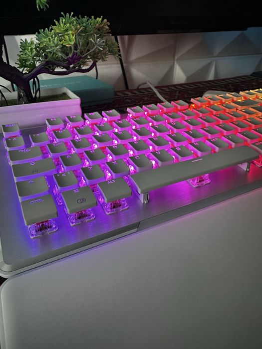 Biala klawiatura gamingowa roccat vulcan II