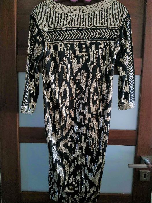 czarna sukienka H&M z cekinami