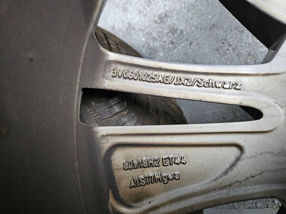 Koła zimowe 235/45r18  Skoda Superb III Felgi oryginalne opony Micheli