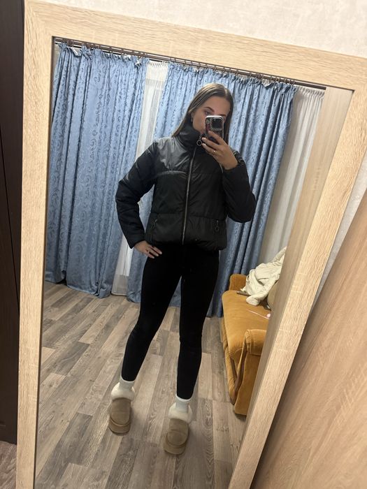 Куртка коротка чорна