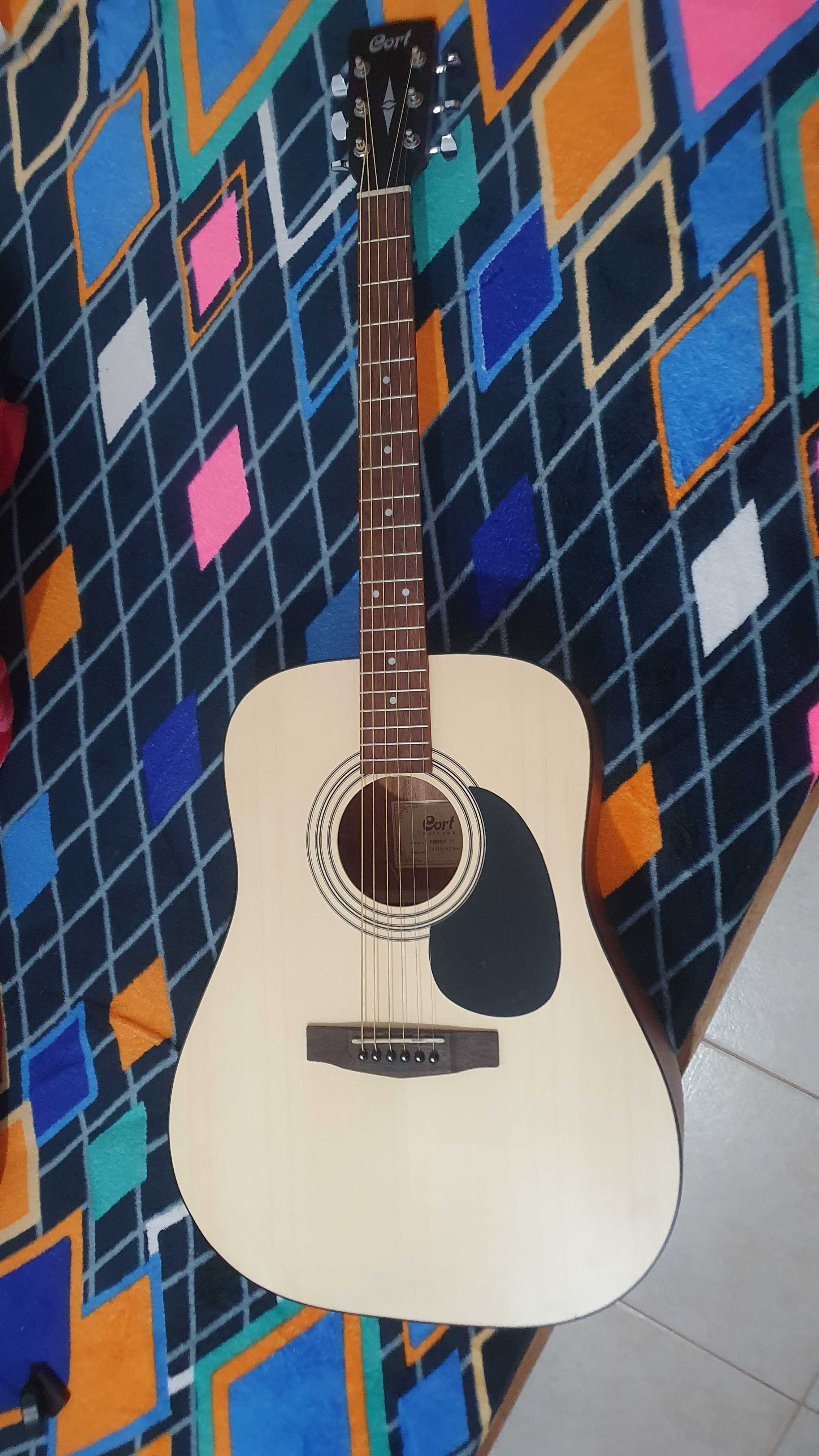 Guitar ( marca - cort )