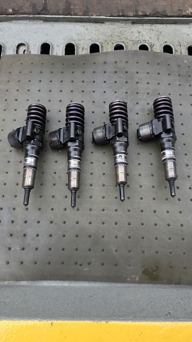 Pompowtryskiwacze Pompowtrysk Bosch Audi A3 8P 2003r 2.0 tdi BKD 140km