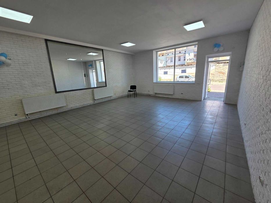 нежитлове приміщення м. Кам'янка-Бузька ( центр )