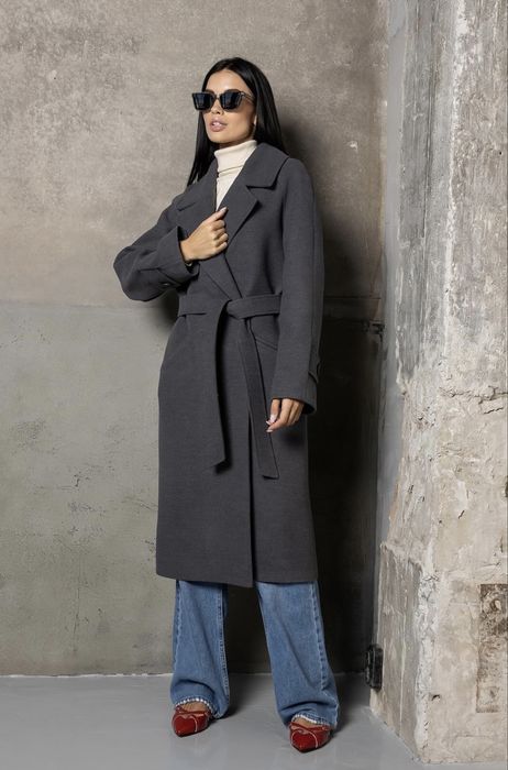 Сіре пальто із вовни