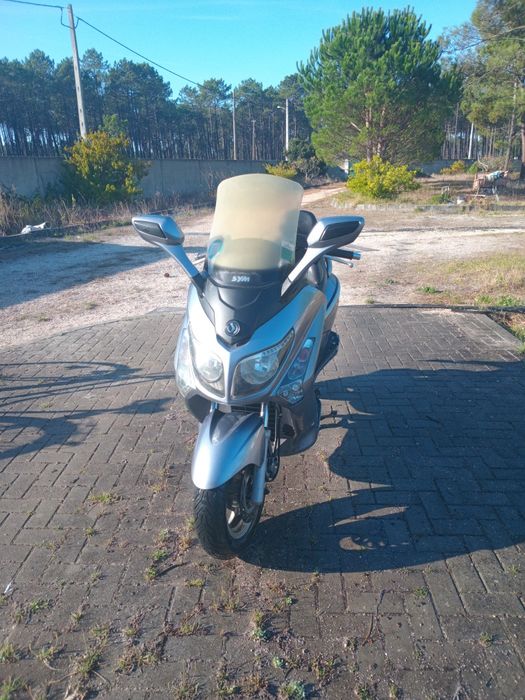 SYM GTS EVO - 125CC - Bem estimada