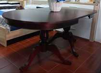 Mesa de jantar em Mogno