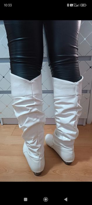 Białe kozaki z marszczeniem 40,5