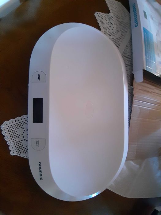 Balança digital bebés - Visor LCD, Estrutura plana (20kg)- Grundig