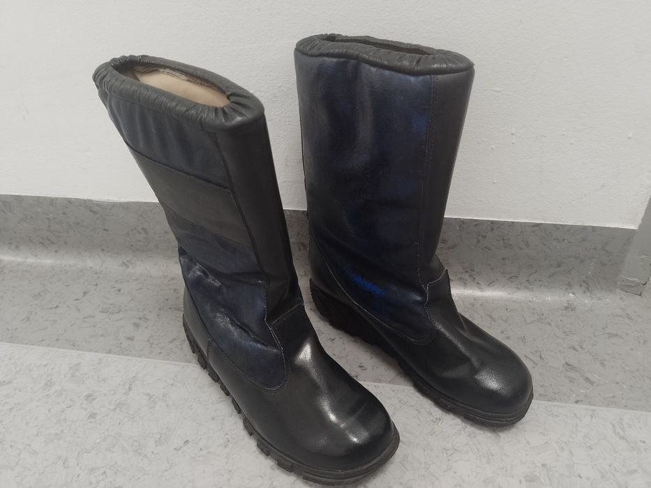 Sprzedam damskie zimowe buty rozmiar 37.