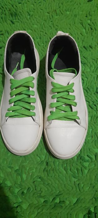 Шкіряні жіночі кросівки