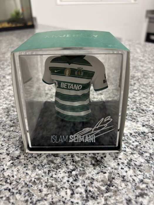 VITRINA CAMISOLA  islam slimani sporting