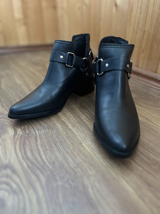 Жіночі черевики