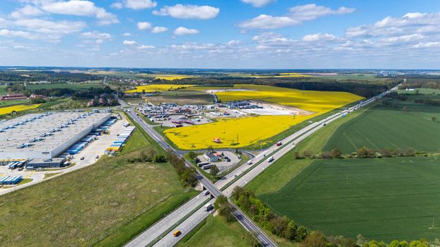 Parking dla TIR przy zjeździe Krzywa z A4