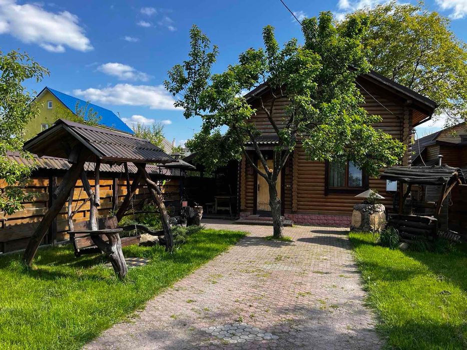 Баня, сауна, альтанка - українська баня на дровах.