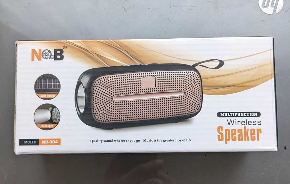 Bluetooth Колонка радиоприемник с солнечной батареей и фонариком