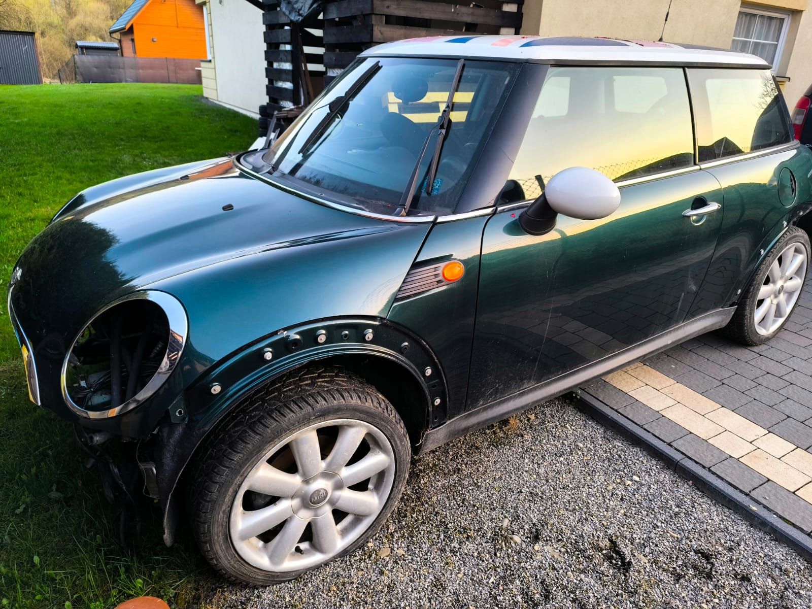 Mini Cooper benzyna, uszkodzony, na części