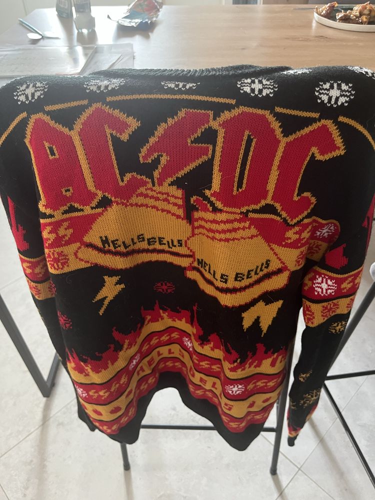 Светр новорічний AC/DC