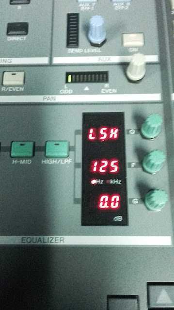 Vendo mesa digital YAMAHA 02R  de 24 canais